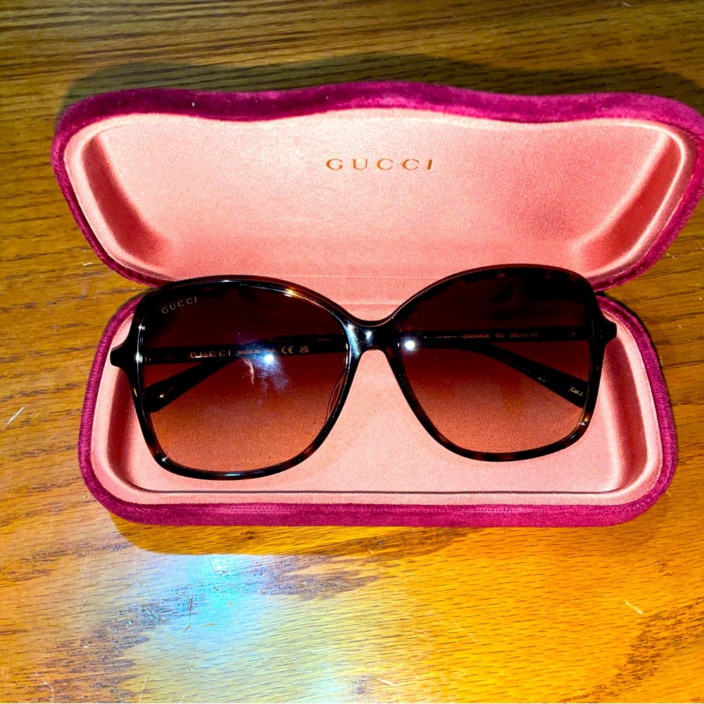 GUCCI oversized sunglasses